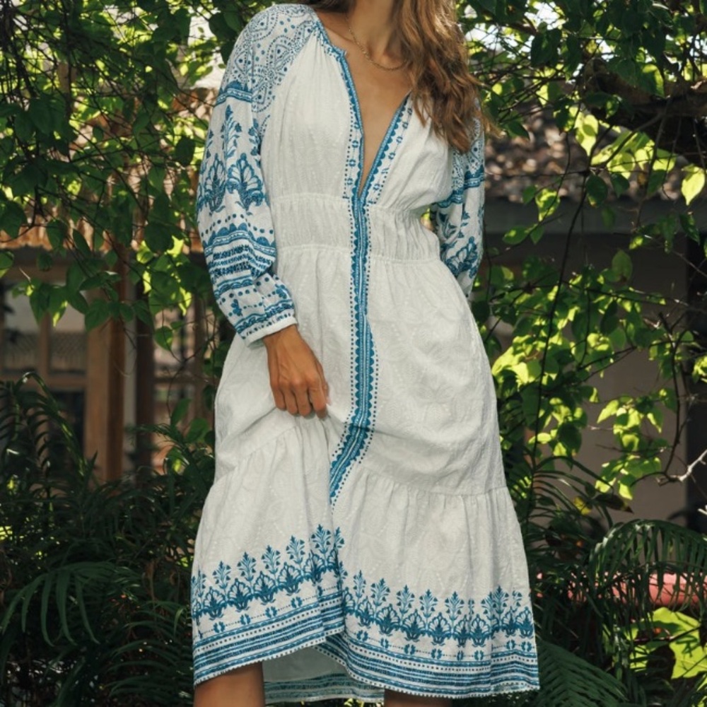 Chic Long Sleeve White and Blue Dress